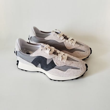 New Balance 327